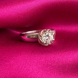 Vintage Sterling Silver Ring Round Cut Cubic Zirconia Swirl Prongs Size 8.5